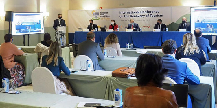 Un aspecto de la conferencia celebrada ayer en la isla canaria de La Palma.