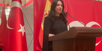 “El comercio y los proyectos en Defensa nos animan a profundizar la relación con España”