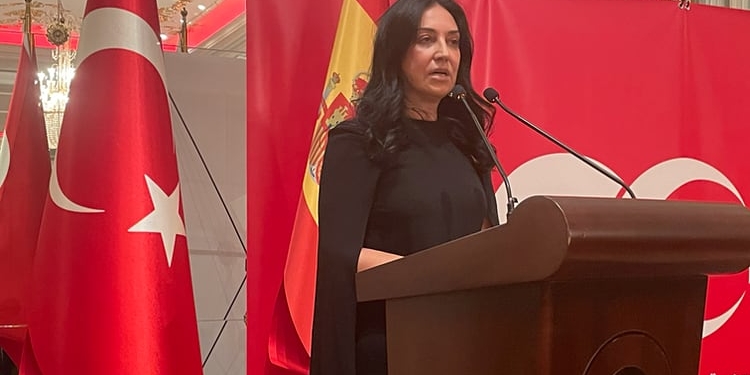 “El comercio y los proyectos en Defensa nos animan a profundizar la relación con España”