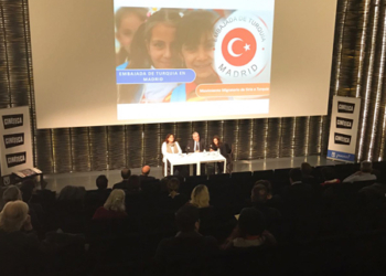 El embajador de Turquía pide más ayuda internacional para los refugiados sirios