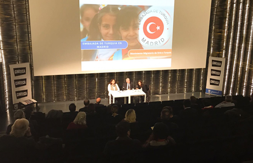 El embajador de Turquía pide más ayuda internacional para los refugiados sirios