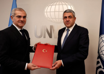 El embajador de Turquía entrega su Carta Credencial en la OMT