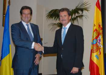 El embajador de Ucrania anuncia una próxima visita de Dastis a Kiev