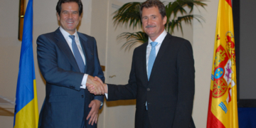 El embajador de Ucrania anuncia una próxima visita de Dastis a Kiev