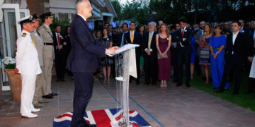 El embajador Simon Manley se dirige a los invitados./ Fotos: AR
