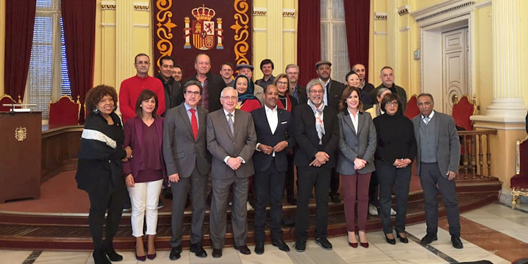 Los expertos reunidos en Melilla, con el presidente del Programa Ruta de la Seda de la UNESCO, José María Chiquillo.