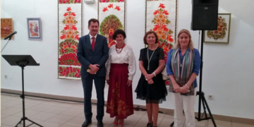 El embajador de Ucrania inaugura la exposición de Galyna Nazarenko