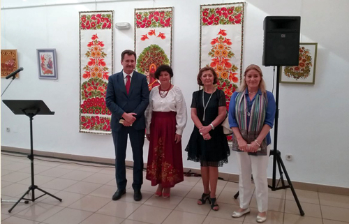 El embajador de Ucrania inaugura la exposición de Galyna Nazarenko