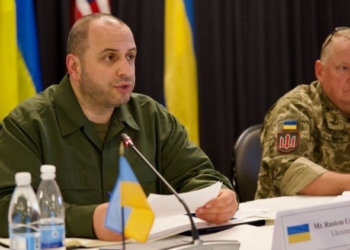 Robles mantiene su primer encuentro con el nuevo ministro de Defensa ucraniano