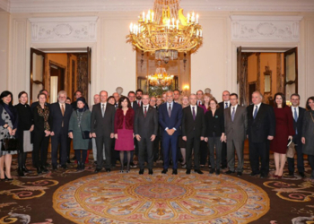 Urkullu propone ante embajadores que las CCAA convoquen consultas