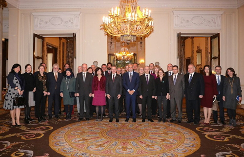 Urkullu propone ante embajadores que las CCAA convoquen consultas