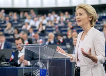 La victoria de Von der Leyen en la Eurocámara facilita las aspiraciones de Borrell