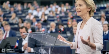 La victoria de Von der Leyen en la Eurocámara facilita las aspiraciones de Borrell