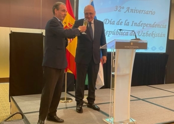 El embajador de Uzbekistán propone llevar a «nivel estratégico» su relación con España