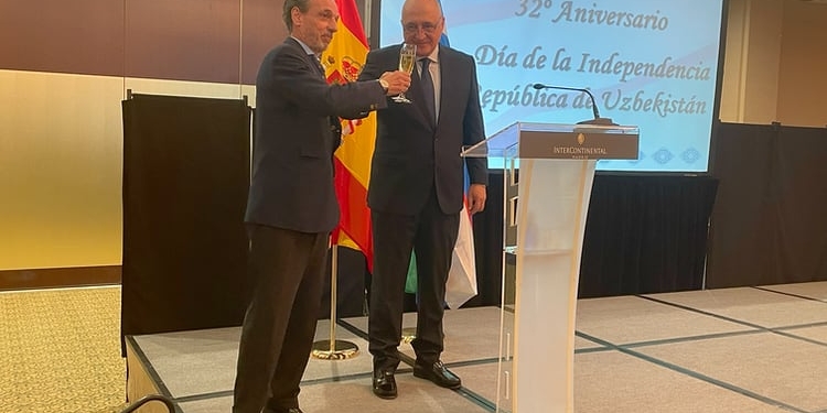 El embajador de Uzbekistán propone llevar a «nivel estratégico» su relación con España