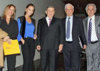 La Embajada de Perú ofreció su propio homenaje al escritor Mario Vargas Llosa