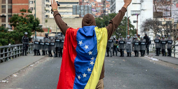 Borrell dijo que España quiere que los venezolanos puedan decidir libremente en unas elecciones.