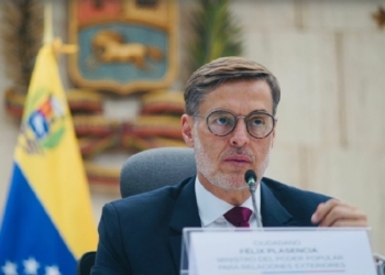 Albares habla con el nuevo canciller venezolano en su ronda de contactos con Gobierno y oposición