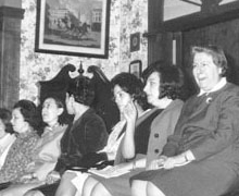 El Instituto Cervantes homenajea a la tertulia femenina ‘Versos con faldas’