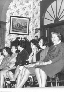 El Instituto Cervantes homenajea a la tertulia femenina ‘Versos con faldas’