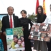 Familias con hijos adoptados en Vietnam, recibidos por el embajador