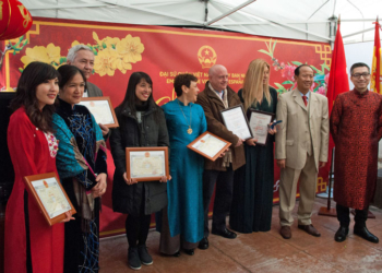 The winners pose with the ambassador and the Minister Counsellor of Vietnam.