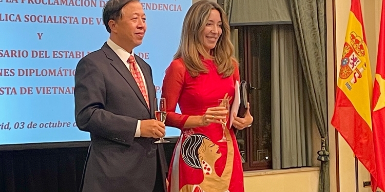 El embajador Hoang Xuan Ha subraya el potencial económico de Vietnam