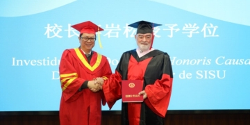 Darío Villanueva, doctor honoris causa por la Universidad Internacional de Shanghái
