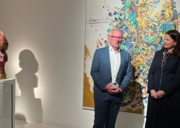 El Cuerpo Consular visita la exposición ‘Volar’, de Leon Löwentraut