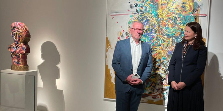 El Cuerpo Consular visita la exposición ‘Volar’, de Leon Löwentraut