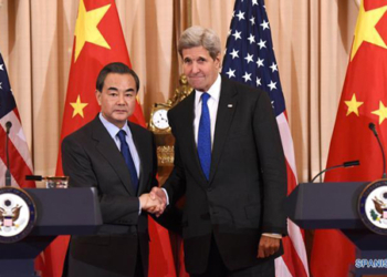 Los cancilleres de China y Estados Unidos discuten por teléfono asuntos marítimos