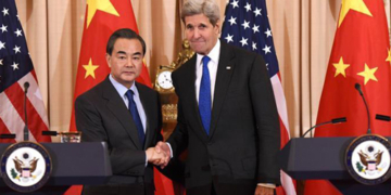 Los cancilleres de China y Estados Unidos discuten por teléfono asuntos marítimos