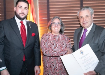 La embajadora de Canadá recibe la Medalla de Honor del Cuerpo de la Nobleza de Asturias