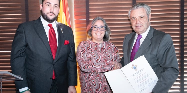 La embajadora de Canadá recibe la Medalla de Honor del Cuerpo de la Nobleza de Asturias