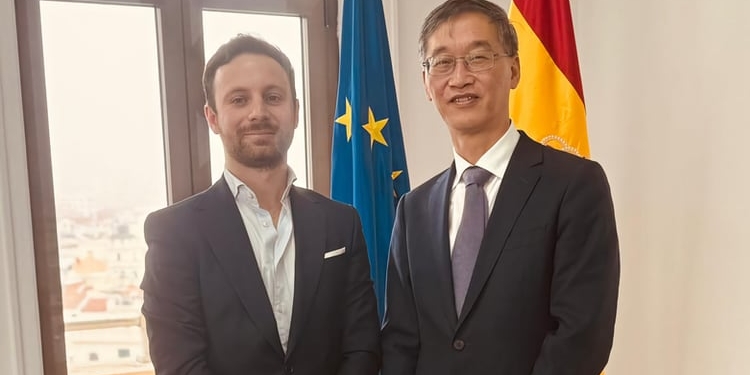 China exime de visado a España y otros cuatro países de la UE para los primeros 15 días