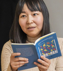 Performance y recital de la actriz y poeta Yan Huang en Casa Asia