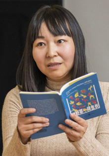 Performance y recital de la actriz y poeta Yan Huang en Casa Asia