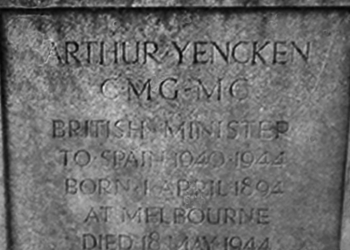 ¿Nació… y murió el agente británico «M» en España?