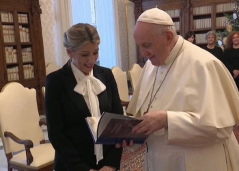 Yolanda Díaz califica de “muy emocionante” la audiencia concedida por el Papa