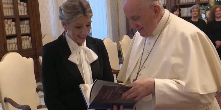 Yolanda Díaz califica de “muy emocionante” la audiencia concedida por el Papa