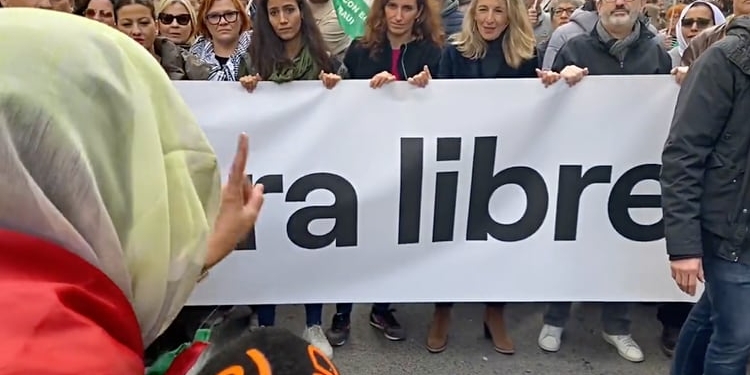 Yolanda Diaz participa en una marcha prosaharaui contra el apoyo de Sánchez a Marruecos