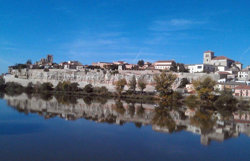 El espejo de Zamora a la vera del río Duero