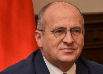 El ministro polaco de Exteriores cancela su visita a España tras dar positivo por COVID-19