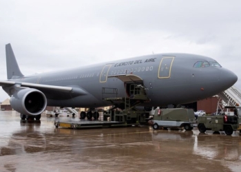 El avión con los españoles evacuados de Níger llegó a Torrejón