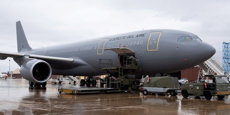 El avión con los españoles evacuados de Níger llegó a Torrejón