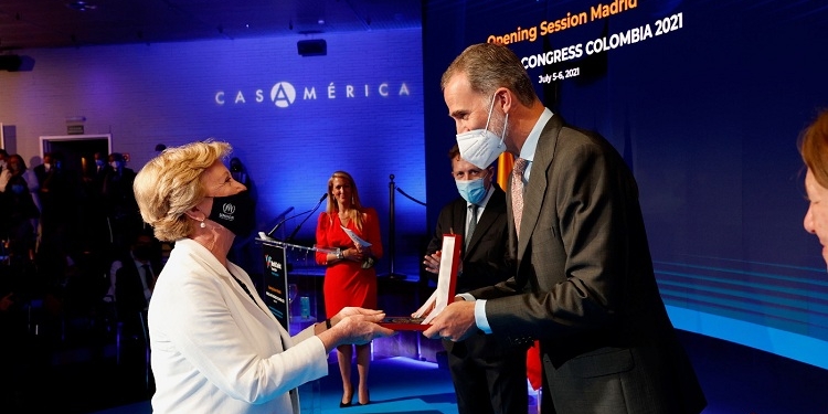 La directiva de ACNUR Gillian Triggs recibe la Medalla de Honor ‘Ruth Bader Ginsburg’