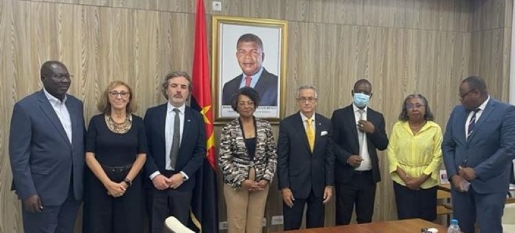 La AECID y el Instituto Cervantes impulsan la enseñanza del español en Angola