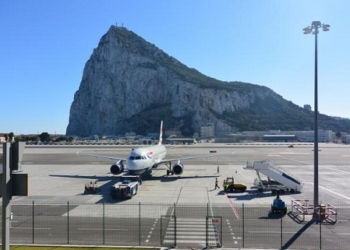 Dastis defiende la gestión conjunta del aeropuerto de Gibraltar tras el ‘Brexit’
