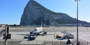 Dastis defiende la gestión conjunta del aeropuerto de Gibraltar tras el ‘Brexit’