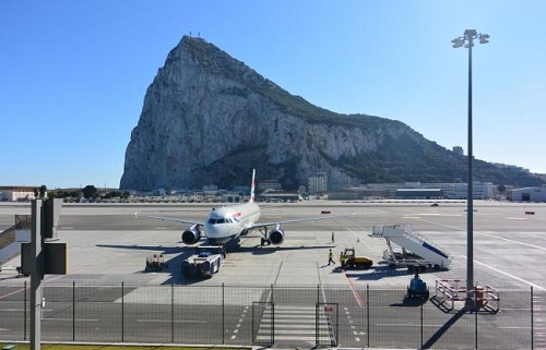 Dastis defiende la gestión conjunta del aeropuerto de Gibraltar tras el ‘Brexit’